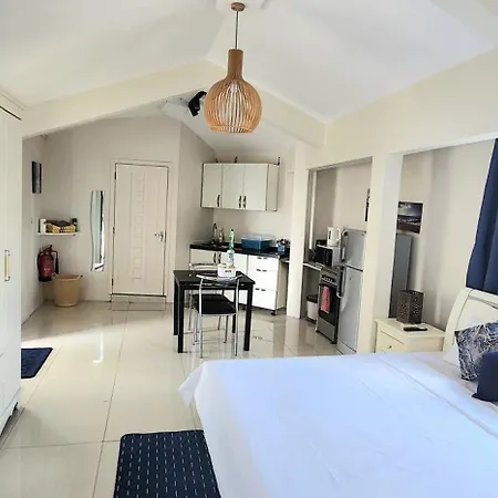 Lovely Studio Apartment With Views Of The Lagoon.
